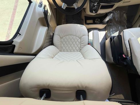 Used 2017 Mercedes-Benz Sprinter 3500 image 85