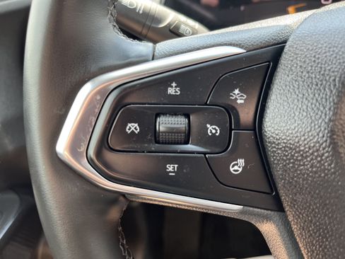 Used 2025 Chevrolet Trax LT w/ LT Convenience Package FWD image 12