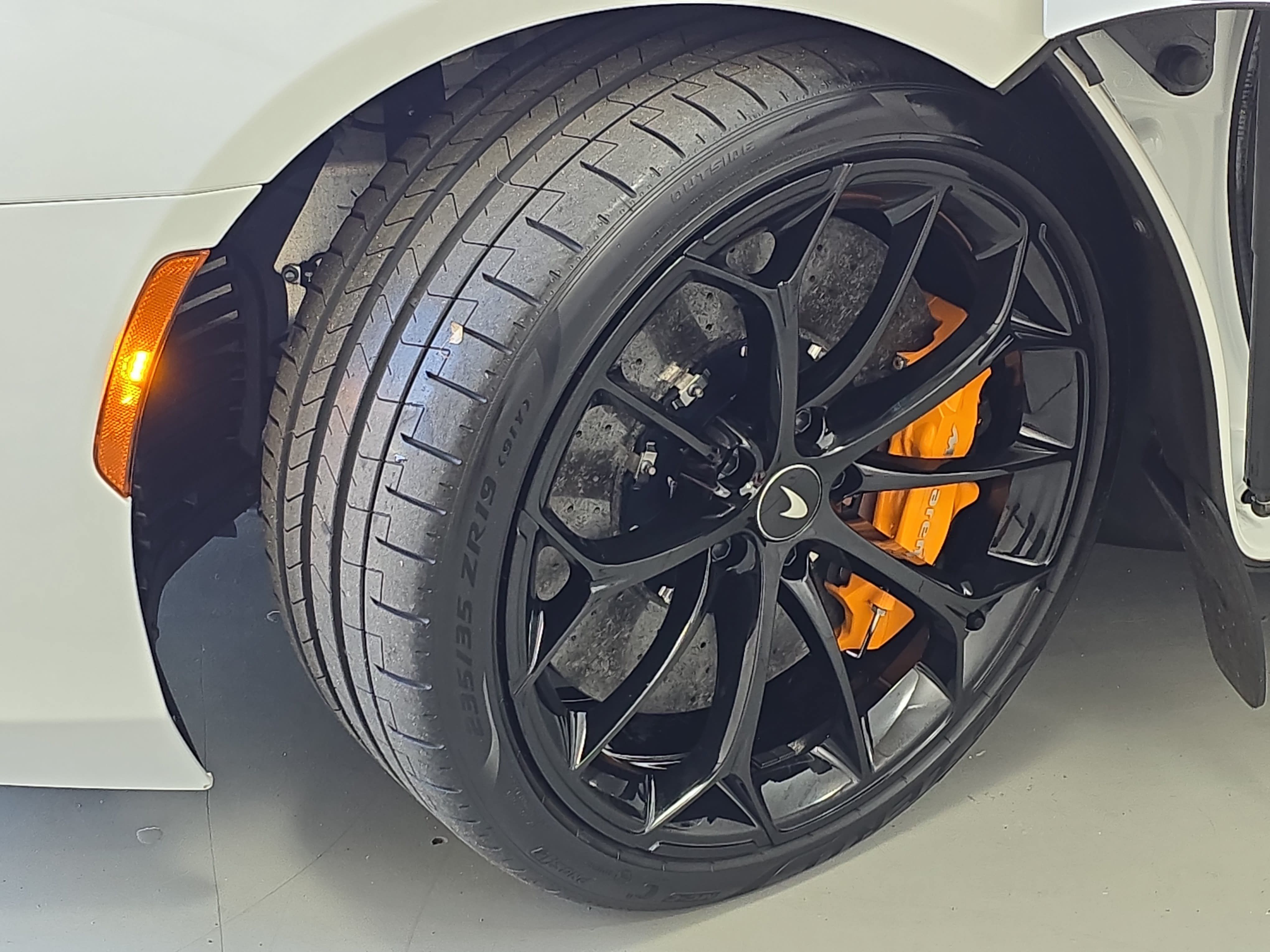 Used 2023 McLaren Artura RWD image 25