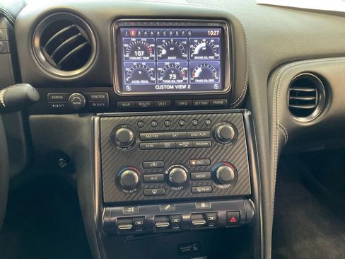 Used 2014 Nissan GT-R Premium image 14