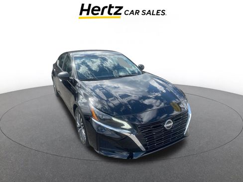 Used 2025 Nissan Altima 2.5 SV image 1