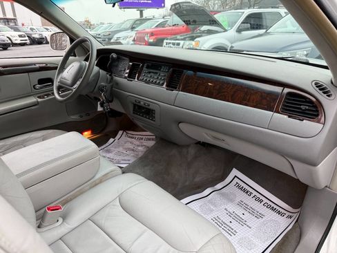 Used 2000 Lincoln Town Car Executive image 28