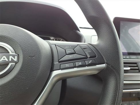 Used 2024 Nissan Altima 2.5 SV image 16