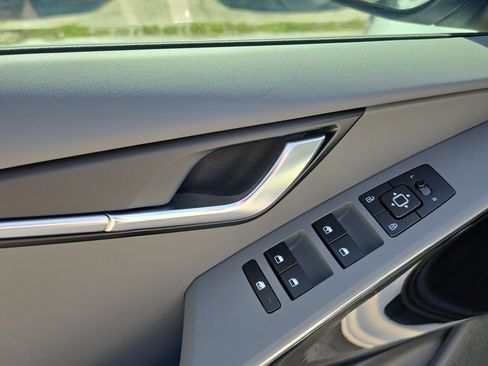 New 2026 Kia Niro EX FWD image 18