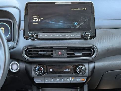 Used 2023 Hyundai Kona Limited image 18