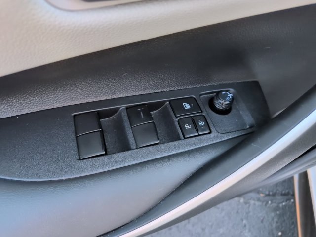 Used 2025 Toyota Corolla SE w/ SE Premium Package FWD image 12