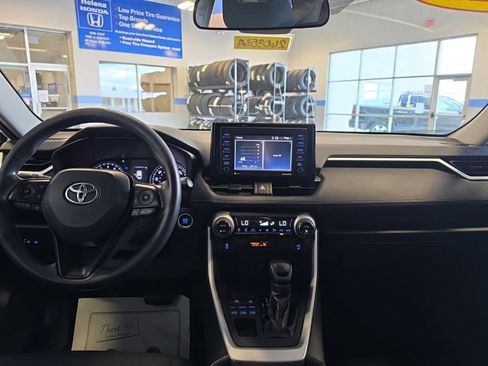 Used 2021 Toyota RAV4 XLE AWD/4WD image 9