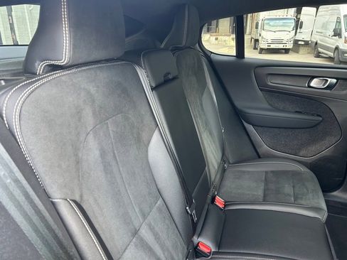 Certified 2022 Volvo C40 P8 Recharge Ultimate image 19