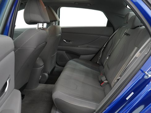 Used 2025 Hyundai Elantra SEL FWD image 34