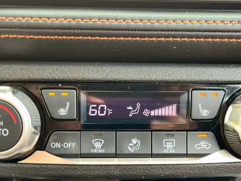 Used 2019 Nissan Kicks SR w/ SR Premium Package FWD image 35