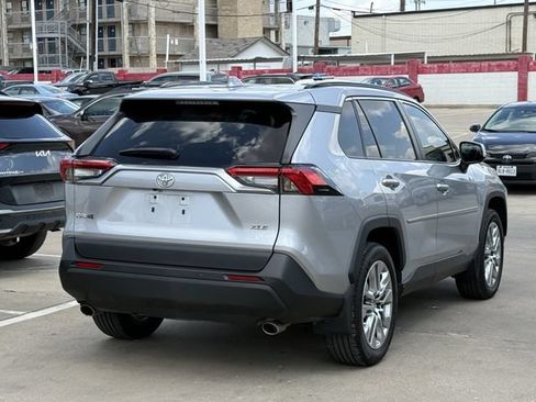 Used 2023 Toyota RAV4 XLE Premium FWD image 4