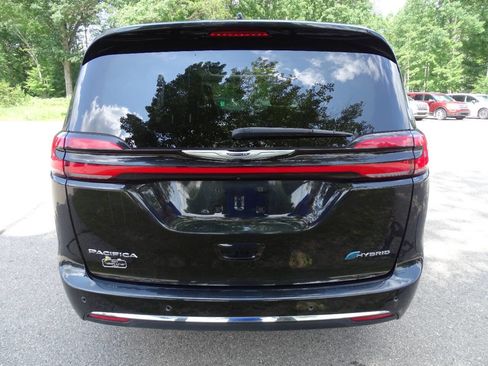 Used 2023 Chrysler Pacifica Limited image 10