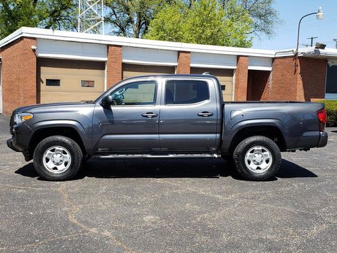 Used 2021 Toyota Tacoma SR AWD/4WD image 2