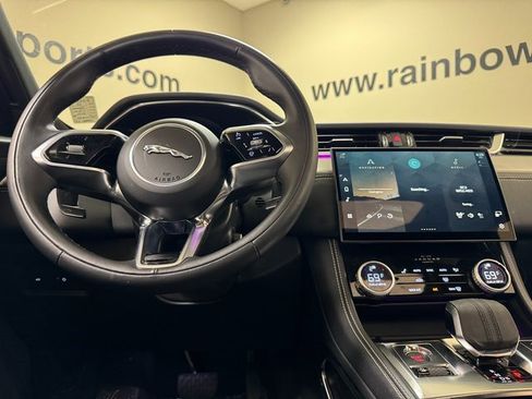 Used 2025 Jaguar F-PACE R-Dynamic S image 9