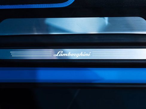 Used 2024 Lamborghini Urus Performante AWD/4WD image 13