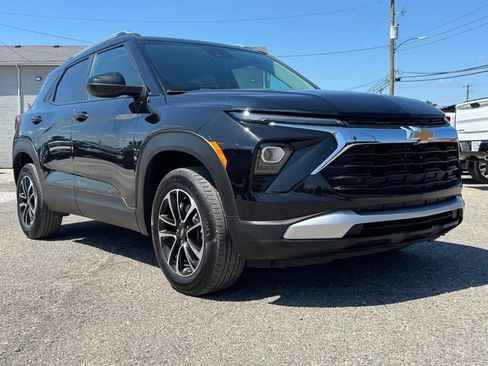 Used 2025 Chevrolet TrailBlazer LT AWD/4WD image 6