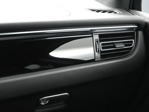 Certified 2024 Porsche Macan S w/ Premium Plus Package image 23