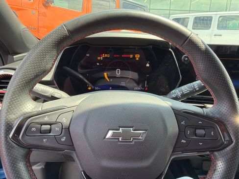 Used 2024 Chevrolet Trax RS w/ Driver Confidence Package FWD image 5