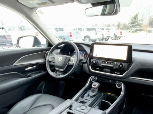 Used 2024 Toyota Grand Highlander XLE image 33
