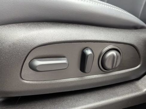 Certified 2024 Buick Enclave Essence FWD image 21