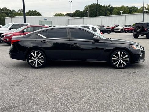 Used 2021 Nissan Altima 2.5 SR FWD image 2