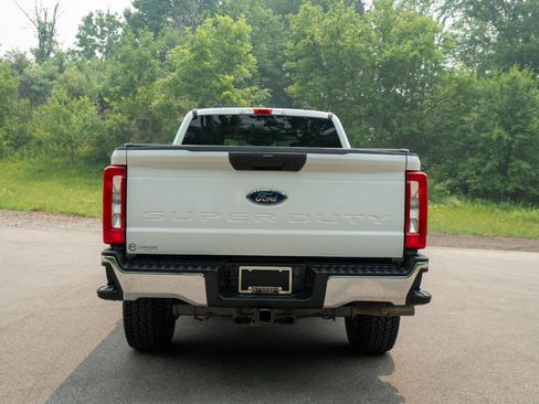 Used 2023 Ford F250 XLT AWD/4WD image 4