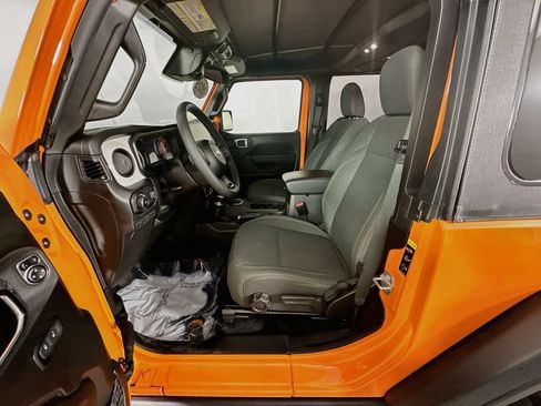 Certified 2025 Jeep Wrangler Sport AWD/4WD image 32