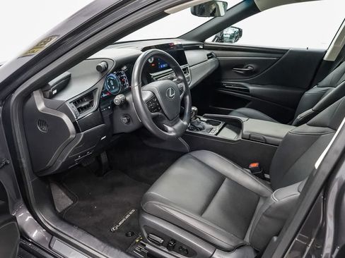 Used 2025 Lexus ES 300h w/ Premium Package FWD image 18