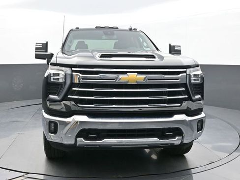 Used 2024 Chevrolet Silverado 2500 LTZ image 8