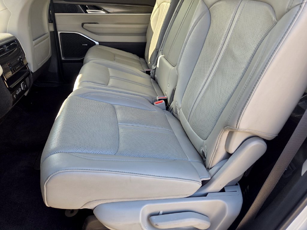 Used 2024 Jeep Wagoneer Series II w/ Flexible Seating Group RWD image 21