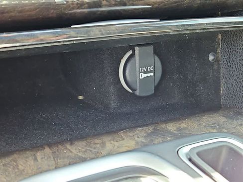 Used 2016 Chrysler 300 C RWD image 27