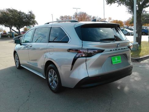 Used 2024 Toyota Sienna XLE image 13