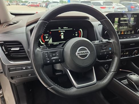 Used 2021 Nissan Rogue Platinum FWD image 17