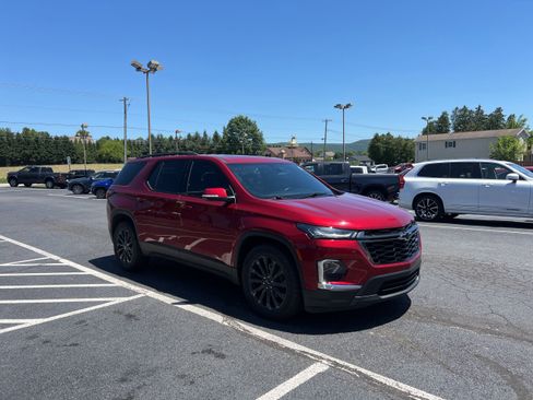 Used 2023 Chevrolet Traverse RS w/ LPO, Floor Liner Package AWD/4WD image 8