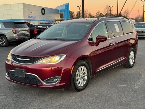 Used 2018 Chrysler Pacifica Touring-L image 7