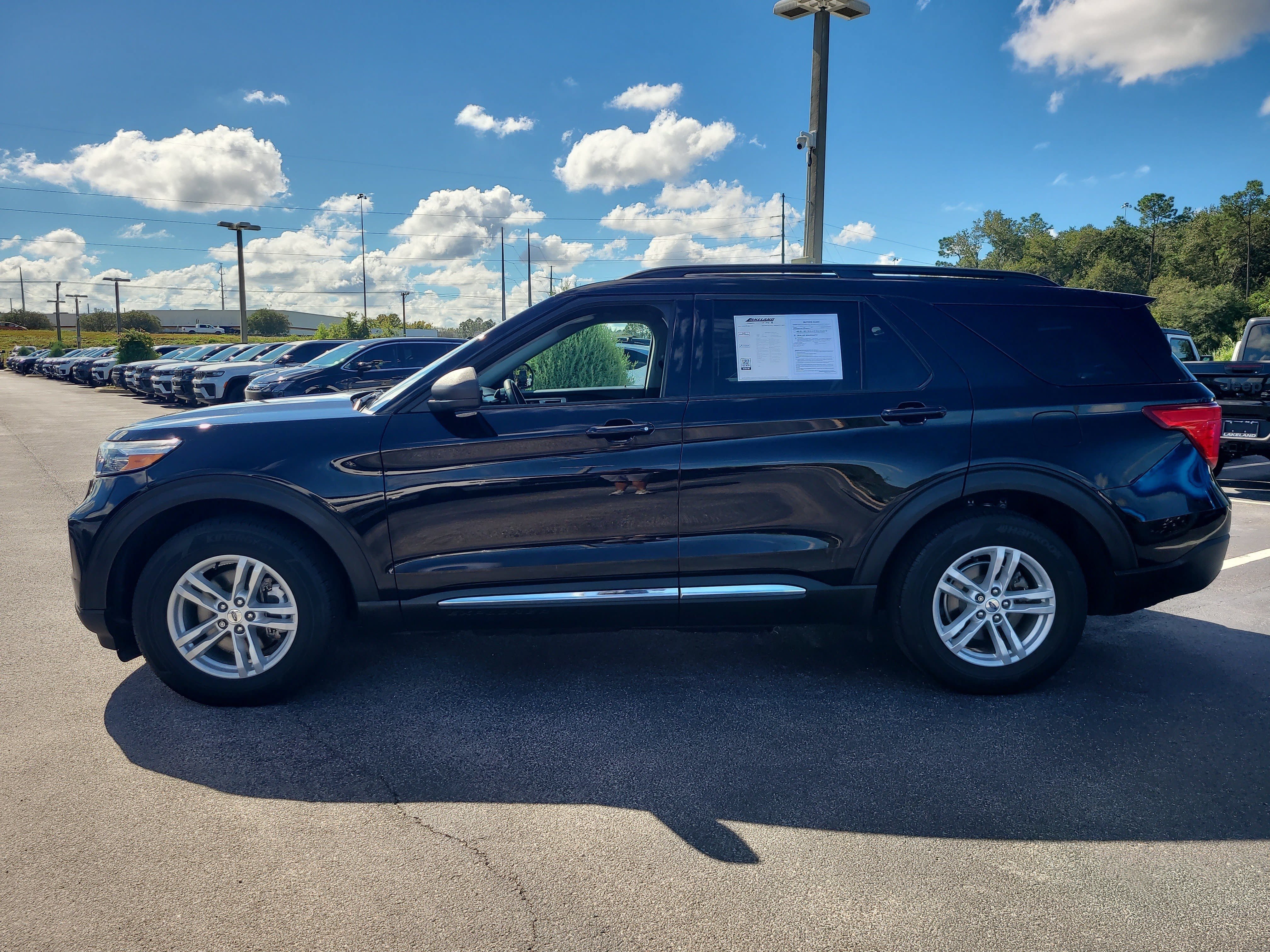 Used 2023 Ford Explorer XLT RWD image 7