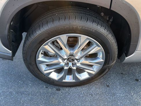 Certified 2022 Toyota Highlander Limited image 35