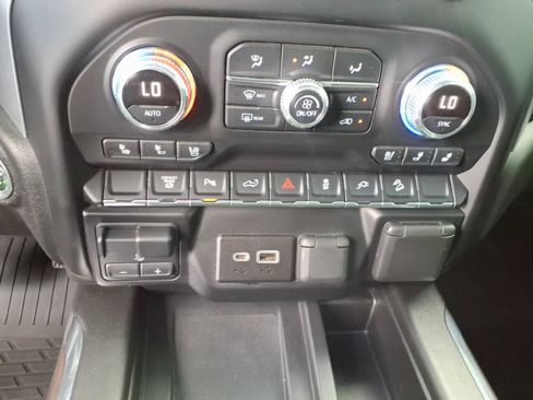 Used 2022 GMC Sierra 2500 SLT w/ SLT Premium Package AWD/4WD image 25
