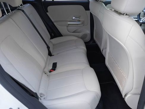 Used 2025 Mercedes-Benz GLA 250 4MATIC image 19