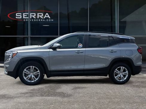 Used 2023 GMC Terrain SLE w/ Driver Convenience Package FWD image 2