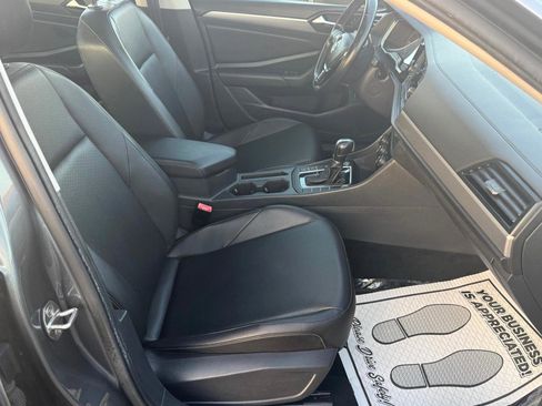 Used 2019 Volkswagen Jetta SE FWD image 13