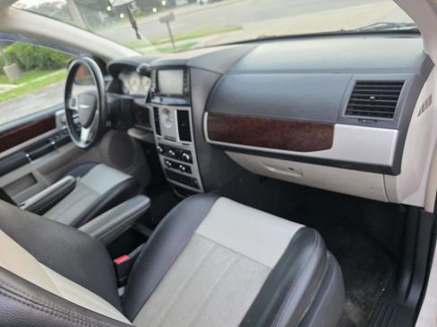 Used 2010 Chrysler Town & Country Touring Plus image 16