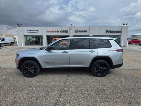 Used 2022 Jeep Grand Cherokee L Limited w/ Luxury Tech Group II image 5