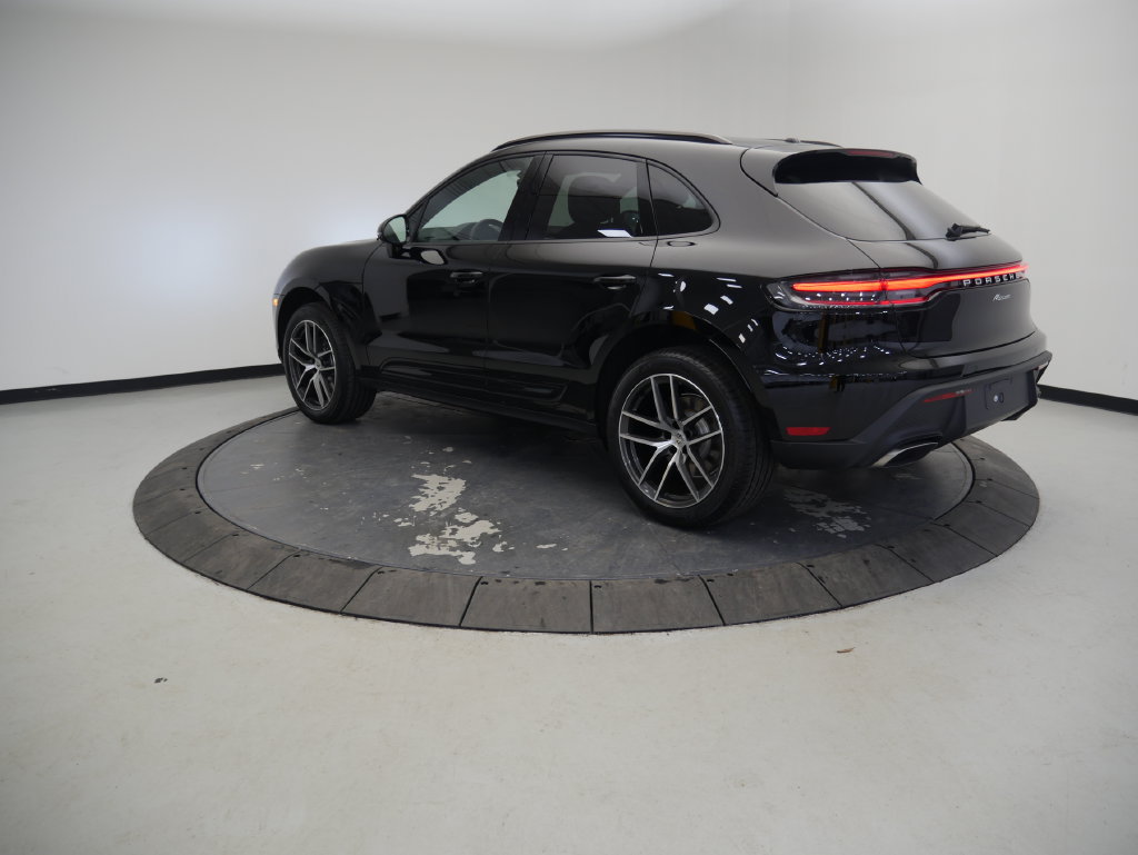 Certified 2026 Porsche Macan AWD/4WD image 3