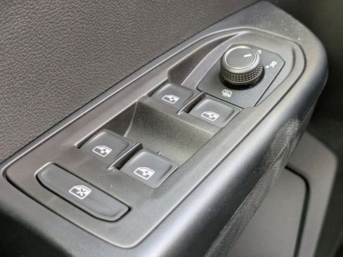 New 2026 Volkswagen Taos SEL image 30