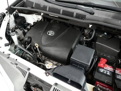 Used 2020 Toyota Sienna XLE w/ XLE Navigation Package FWD image 51