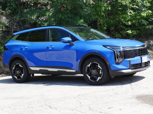 Certified 2026 Kia Sportage EX w/ EX Panorama Roof Package AWD/4WD image 9
