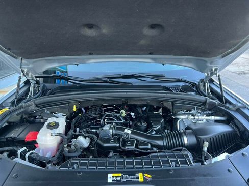 Used 2023 Jeep Grand Cherokee L Laredo image 11