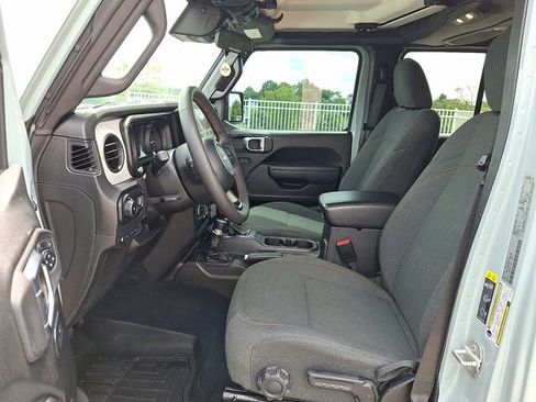 Used 2024 Jeep Wrangler Unlimited w/ Convenience Group AWD/4WD image 14