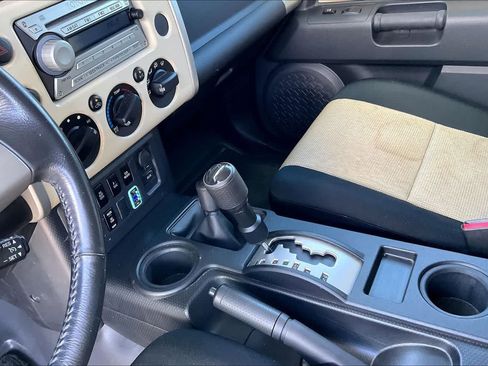 Used 2010 Toyota FJ Cruiser 4WD image 16
